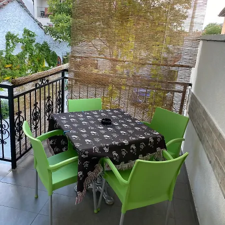 Sweet Near Old Town Apartman