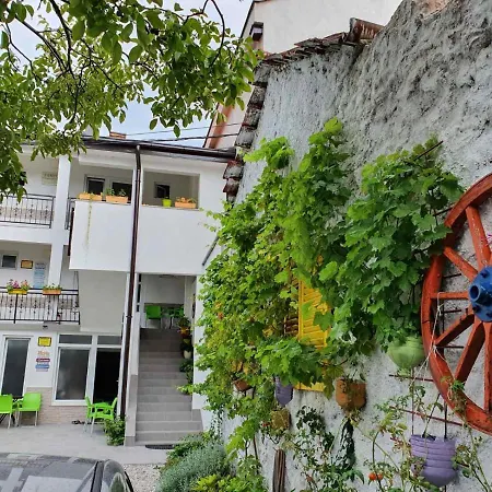 Апартаменты Sweet Near Old Town